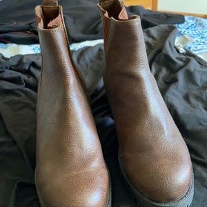 Mia 8.5 boots